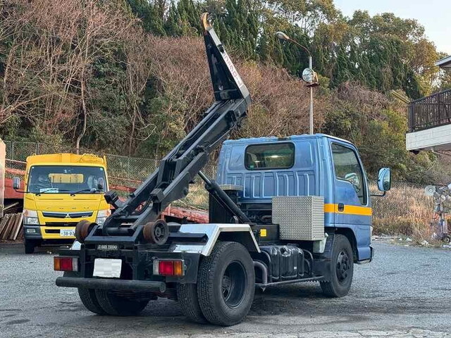 いすゞエルフコンテナ専用車小型（2t・3t）[写真02]
