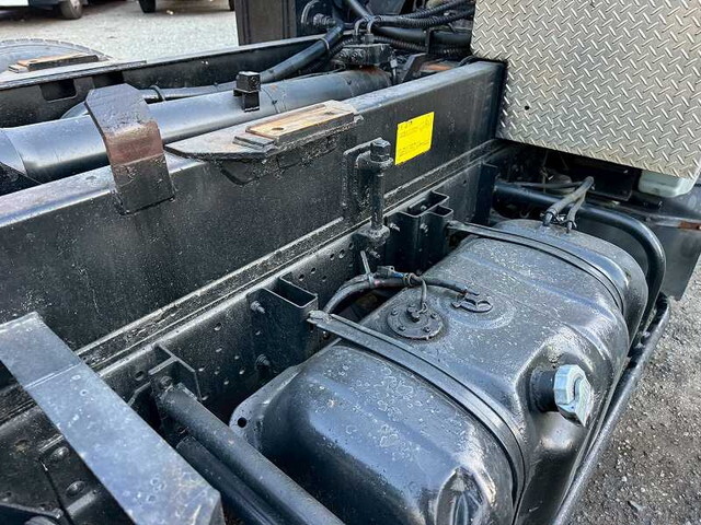 いすゞエルフコンテナ専用車小型（2t・3t）[写真20]