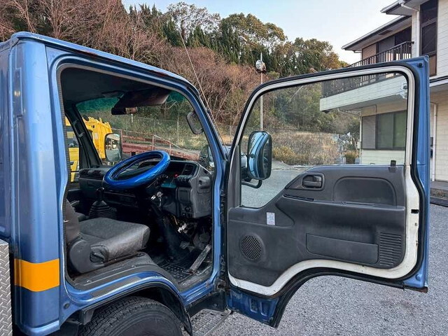 いすゞエルフコンテナ専用車小型（2t・3t）[写真21]