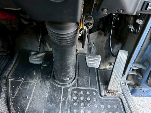 いすゞエルフコンテナ専用車小型（2t・3t）[写真25]