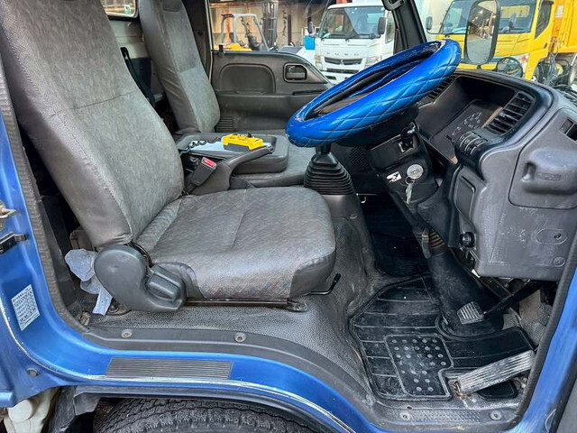 いすゞエルフコンテナ専用車小型（2t・3t）[写真26]