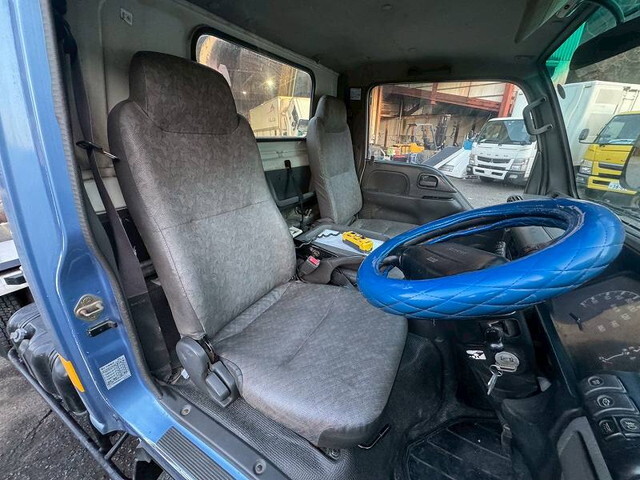 いすゞエルフコンテナ専用車小型（2t・3t）[写真29]