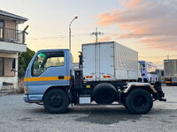 いすゞエルフコンテナ専用車小型（2t・3t）[写真05]