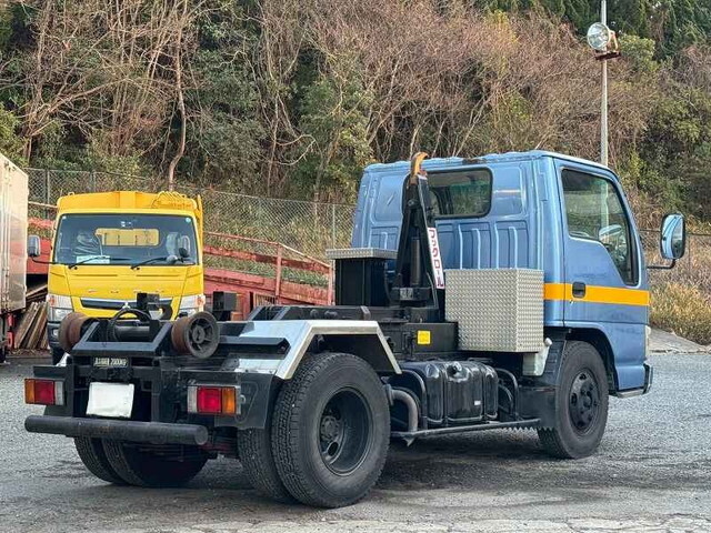 いすゞエルフコンテナ専用車小型（2t・3t）[写真06]