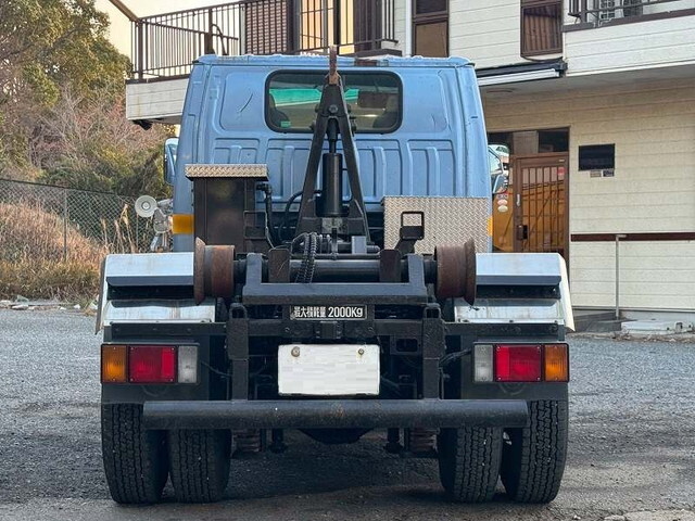 いすゞエルフコンテナ専用車小型（2t・3t）[写真07]