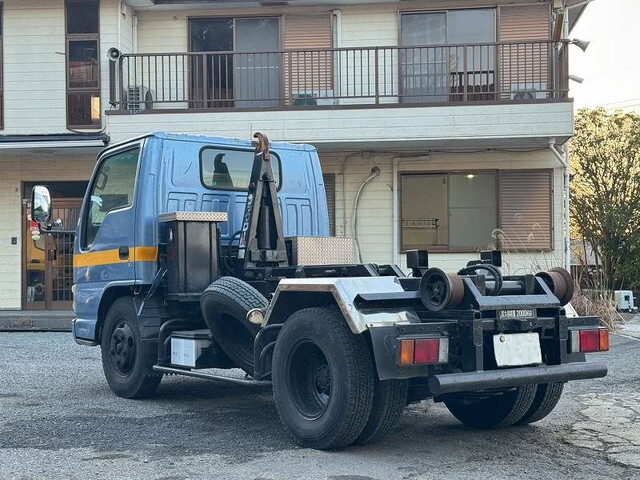 いすゞエルフコンテナ専用車小型（2t・3t）[写真08]