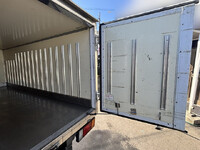 いすゞエルフ冷凍車（冷蔵車）小型（2t・3t）[写真11]