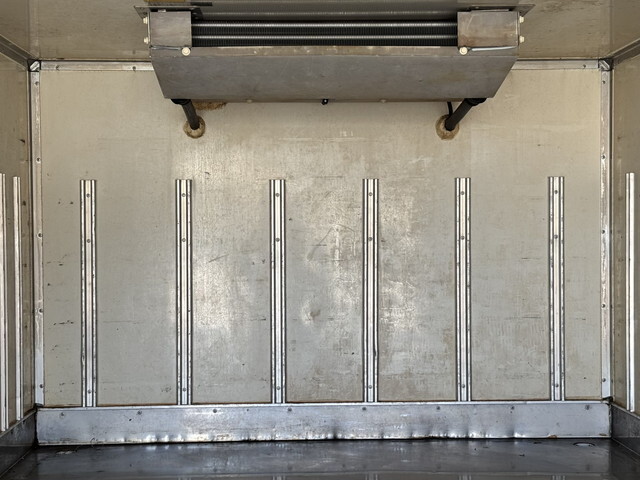 いすゞエルフ冷凍車（冷蔵車）小型（2t・3t）[写真12]