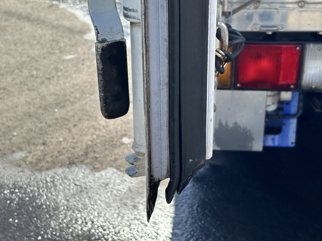 いすゞエルフ冷凍車（冷蔵車）小型（2t・3t）[写真13]