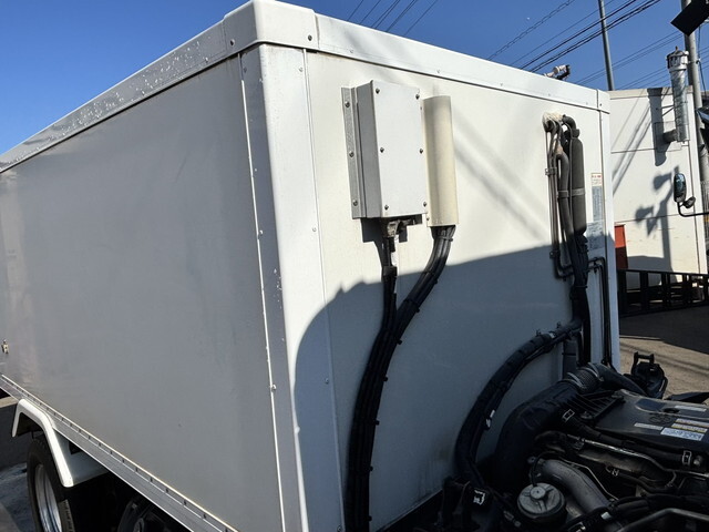 いすゞエルフ冷凍車（冷蔵車）小型（2t・3t）[写真22]