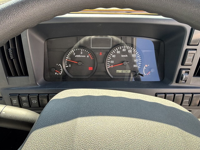 いすゞエルフ冷凍車（冷蔵車）小型（2t・3t）[写真32]