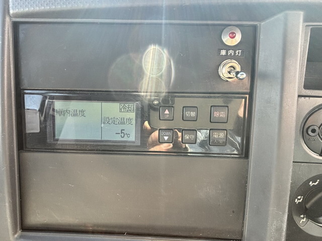 いすゞエルフ冷凍車（冷蔵車）小型（2t・3t）[写真35]