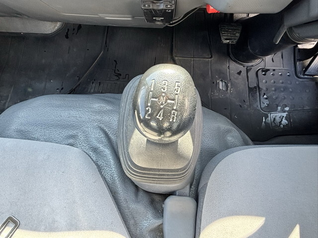 いすゞエルフ冷凍車（冷蔵車）小型（2t・3t）[写真36]