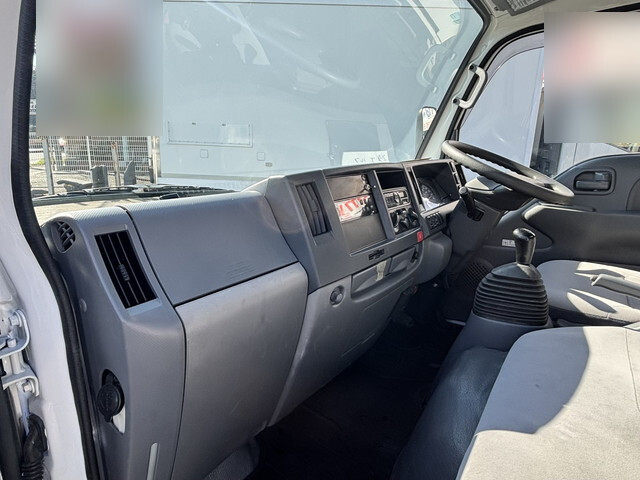 いすゞエルフ冷凍車（冷蔵車）小型（2t・3t）[写真38]