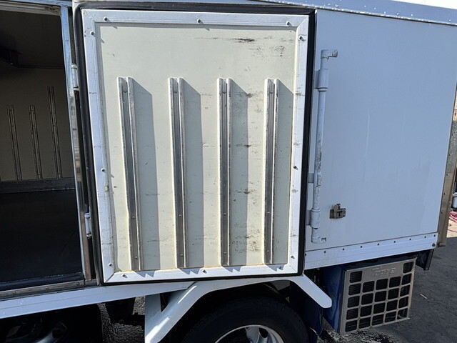 いすゞエルフ冷凍車（冷蔵車）小型（2t・3t）[写真07]