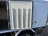 いすゞエルフ冷凍車（冷蔵車）小型（2t・3t）[写真08]