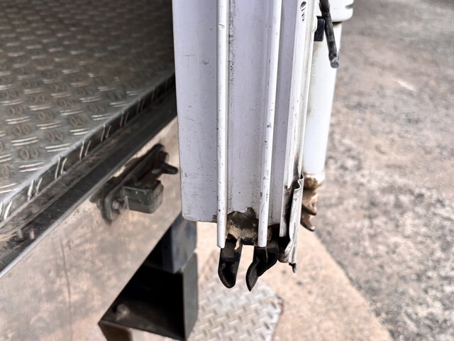 三菱ふそうキャンター冷凍車（冷蔵車）小型（2t・3t）[写真12]