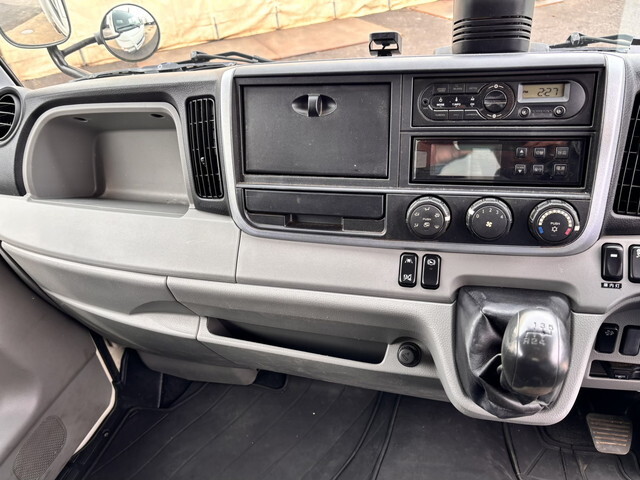 三菱ふそうキャンター冷凍車（冷蔵車）小型（2t・3t）[写真31]