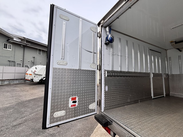 三菱ふそうキャンター冷凍車（冷蔵車）小型（2t・3t）[写真09]