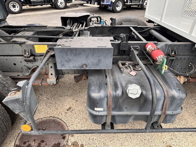 いすゞエルフパッカー車（塵芥車）小型（2t・3t）[写真14]