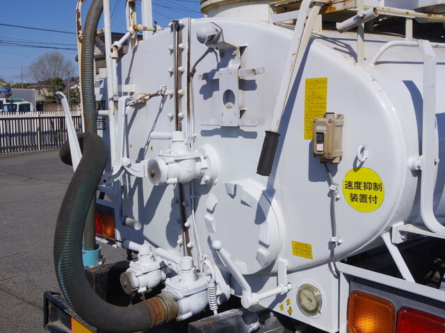 UDトラックスコンドルバキュームカー増トン（6t・8t）[写真10]