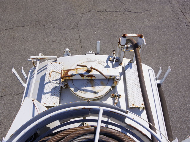 UDトラックスコンドルバキュームカー増トン（6t・8t）[写真12]