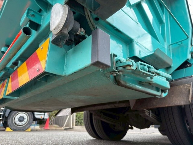 日野デュトロパッカー車（塵芥車）小型（2t・3t）[写真17]