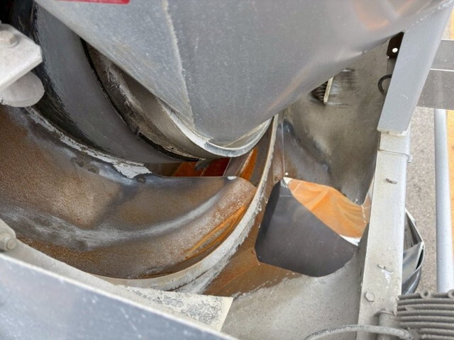 日野レンジャーミキサー車（コンクリートミキサー）増トン（6t・8t）[写真10]