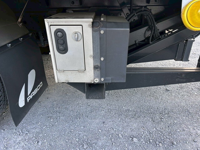 三菱ふそうキャンターアルミバン小型（2t・3t）[写真07]