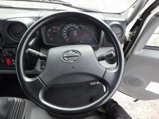 日野デュトロアルミブロック小型（2t・3t）[写真11]