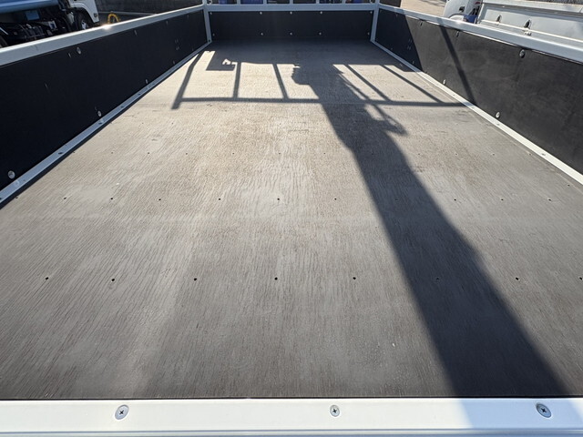 三菱ふそうキャンターセルフクレーン4段小型（2t・3t）[写真12]