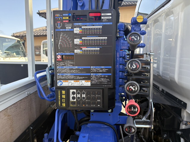 三菱ふそうキャンターセルフクレーン4段小型（2t・3t）[写真19]
