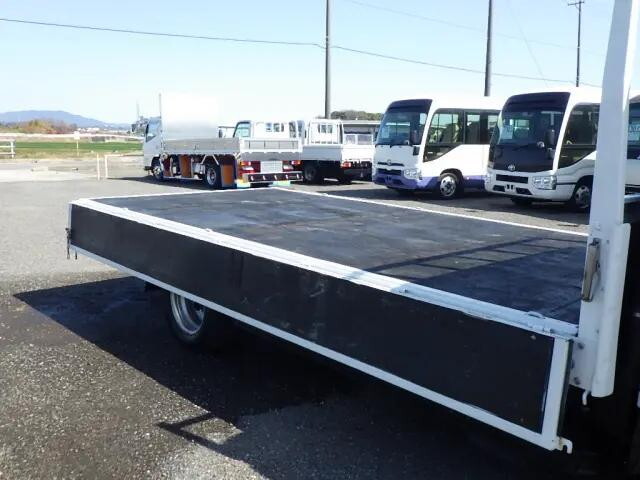三菱ふそうキャンター平ボディ小型（2t・3t）[写真10]