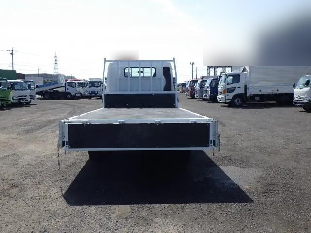 三菱ふそうキャンター平ボディ小型（2t・3t）[写真11]