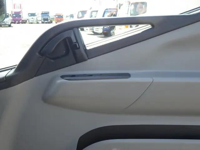 三菱ふそうキャンター平ボディ小型（2t・3t）[写真14]