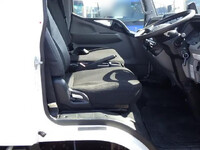 三菱ふそうキャンター平ボディ小型（2t・3t）[写真17]