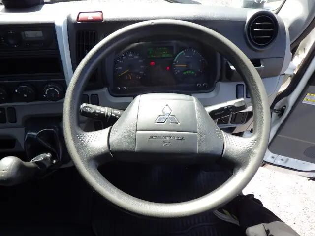 三菱ふそうキャンター平ボディ小型（2t・3t）[写真18]