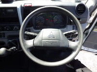 三菱ふそうキャンター平ボディ小型（2t・3t）[写真19]