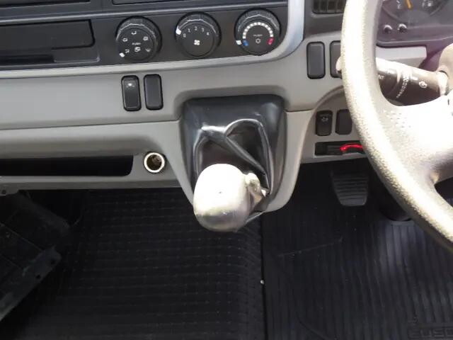 三菱ふそうキャンター平ボディ小型（2t・3t）[写真19]