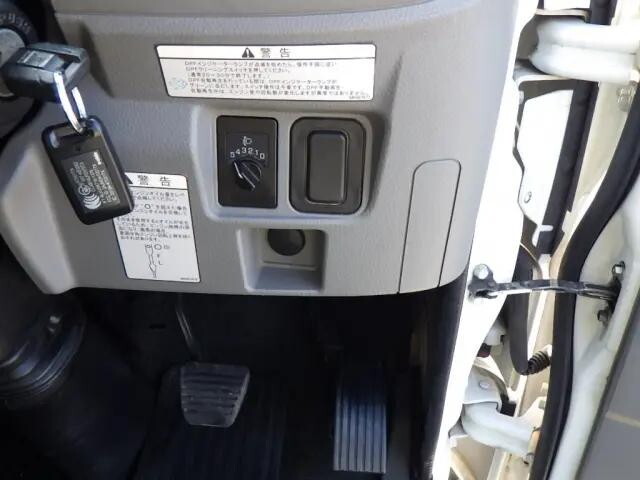 三菱ふそうキャンター平ボディ小型（2t・3t）[写真25]