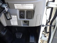 三菱ふそうキャンター平ボディ小型（2t・3t）[写真26]