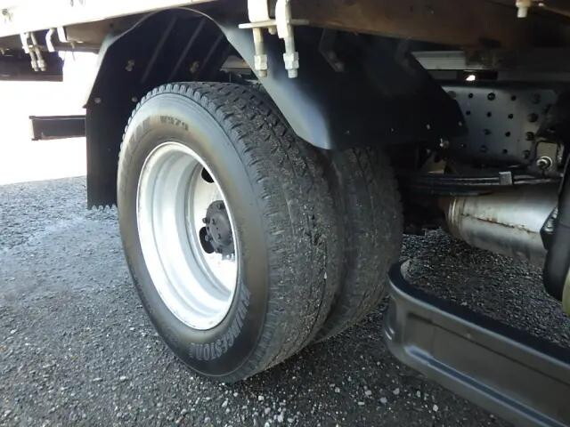 三菱ふそうキャンター平ボディ小型（2t・3t）[写真32]