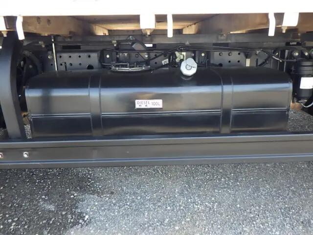 三菱ふそうキャンター平ボディ小型（2t・3t）[写真33]