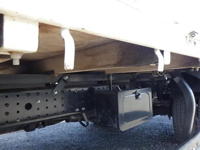 三菱ふそうキャンター平ボディ小型（2t・3t）[写真36]