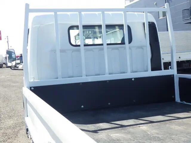 三菱ふそうキャンター平ボディ小型（2t・3t）[写真06]