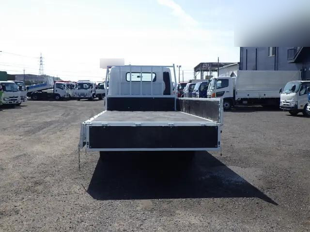 三菱ふそうキャンター平ボディ小型（2t・3t）[写真08]