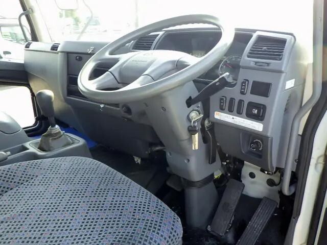 三菱ふそうファイター平ボディ中型（4t）[写真17]