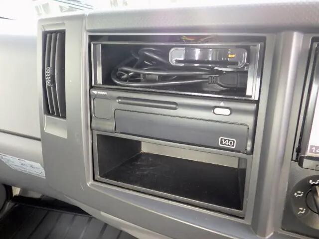 いすゞエルフセーフティローダー小型（2t・3t）[写真17]