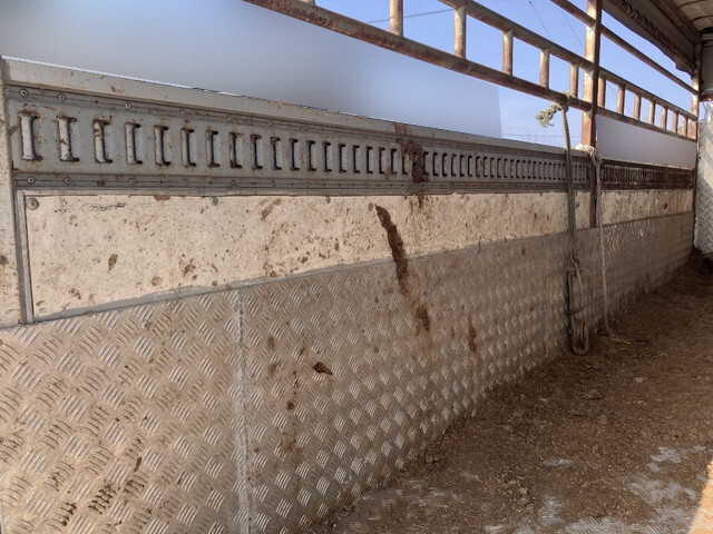 三菱ふそうキャンター家畜運搬車小型（2t・3t）[写真11]