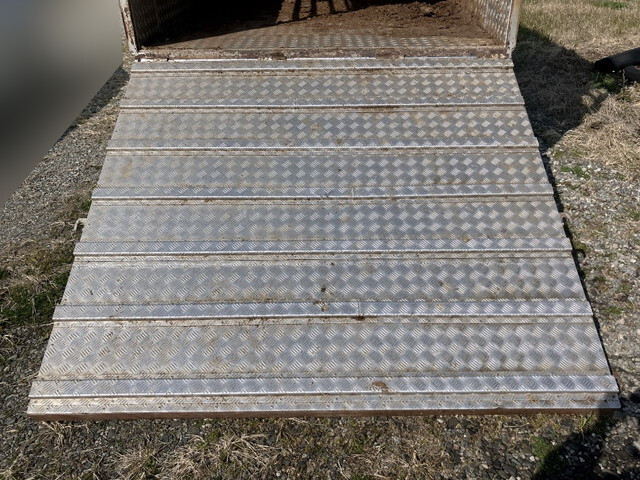 三菱ふそうキャンター家畜運搬車小型（2t・3t）[写真09]